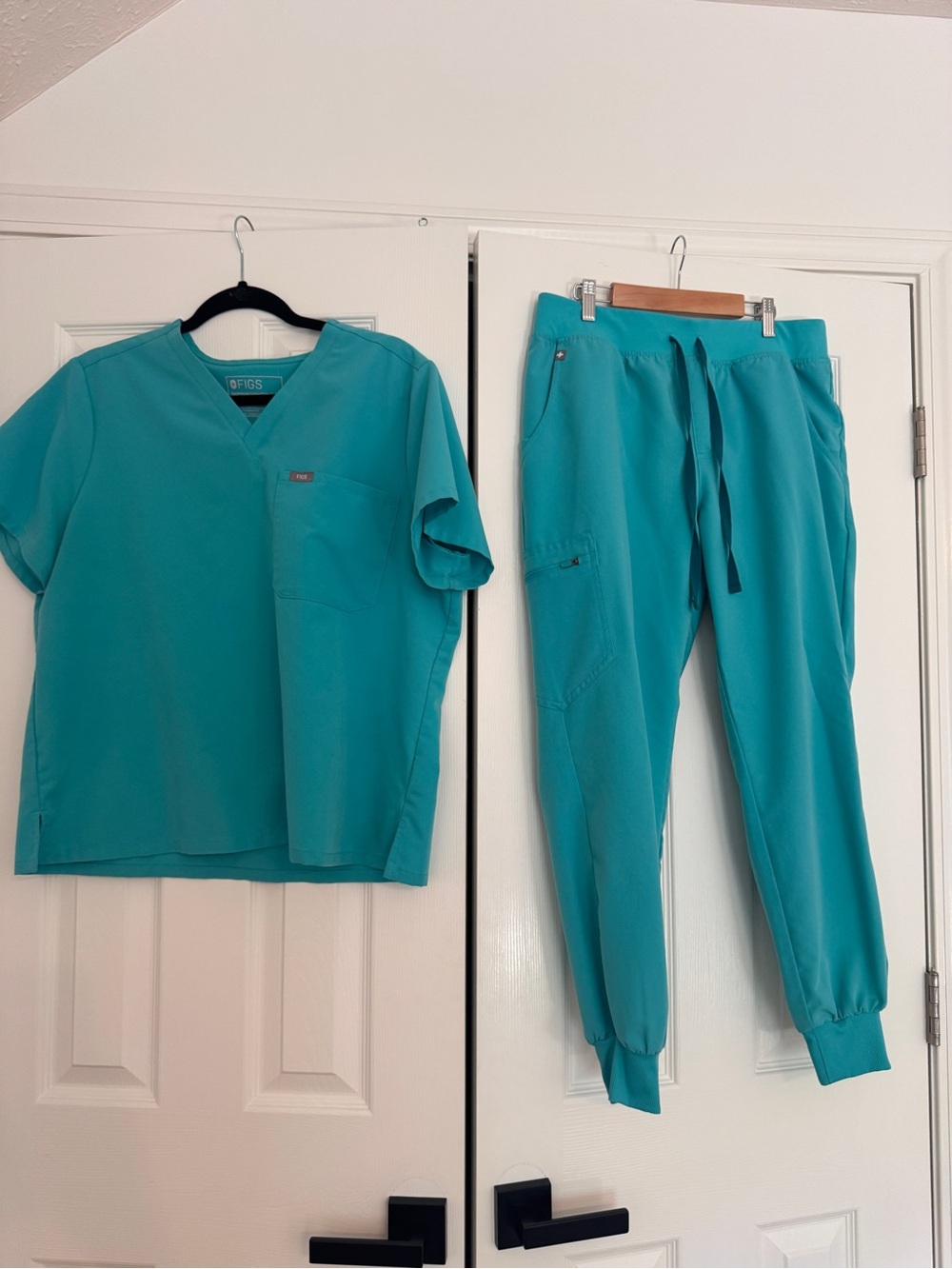 Figs Top XL/Joggers Large Petite LIMITED EDITION Oasis Aqua Blue